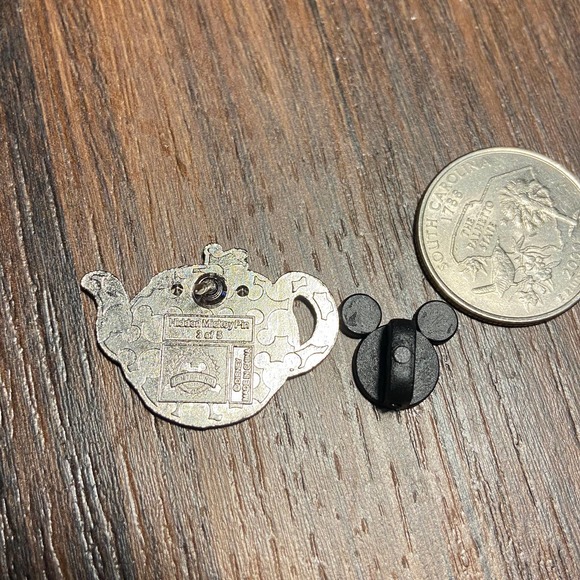 Disney Park Tweedle Dee Alice in Wonderland Tea Pot Hidden Mickey 3 of 5 pin - Picture 2 of 5
